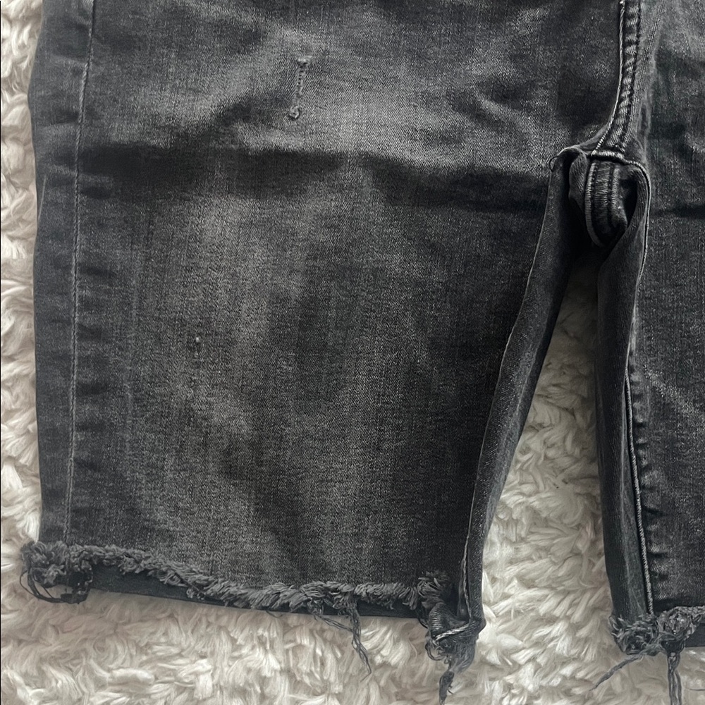 ⭐️🏳️‍🌈 Black Express Distressed Denim Shorts - Picture 5 of 8